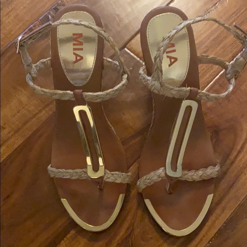 Mia Sandals